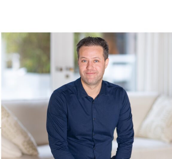 Mathijs - zakelijk bijgesneden