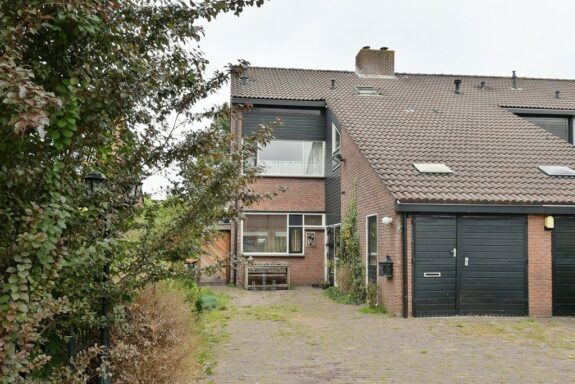 Antilope 77, Huizen
