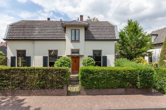 Torenlaan 1A, Laren