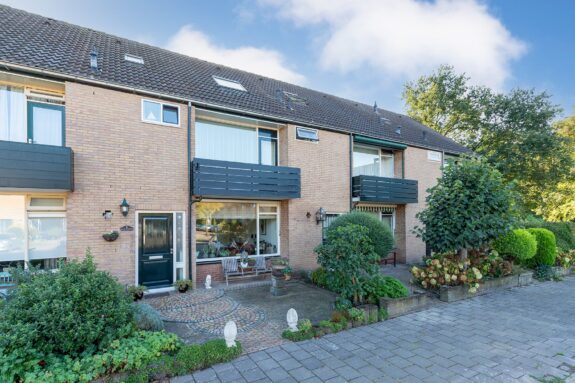 Sloep 26, Huizen