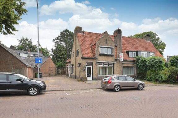 Torenlaan 42, Laren