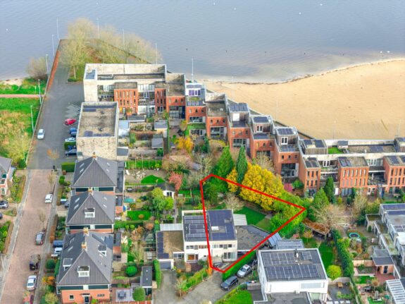 Muiderzand 38, Huizen