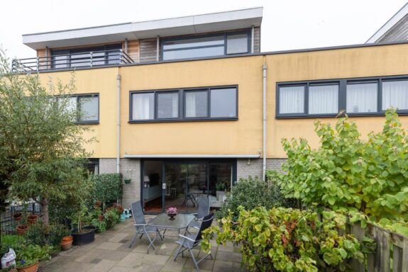Eva de Wildeplantsoen 4, Weesp