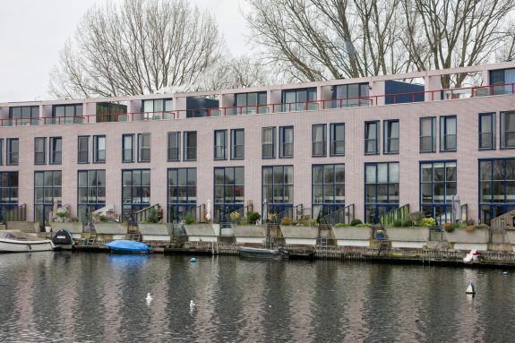 Aquamarin 103, Weesp