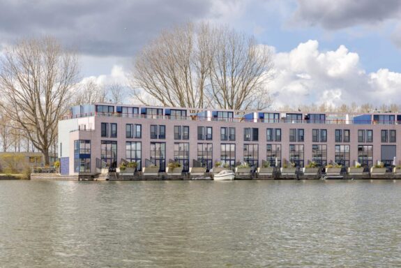 Aquamarin 106, Weesp