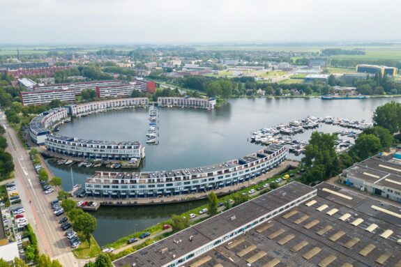 Aquamarin 102, Weesp