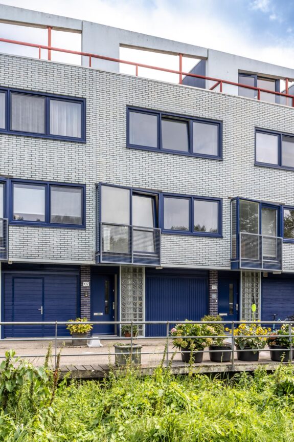 Aquamarin 102, Weesp