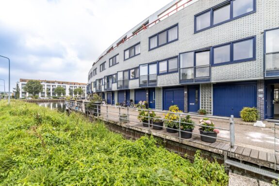 Aquamarin 102, Weesp